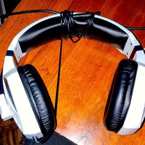 I am selling headphones